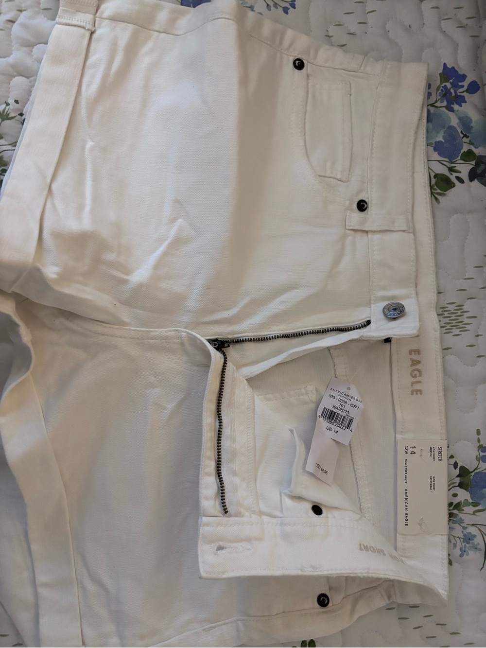 American Eagle White Denim Mom Shorts sz 14